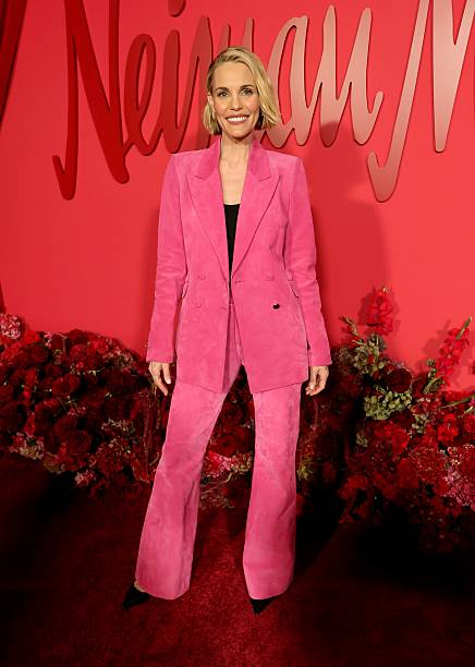Leslie Bibb’s Fuchsia Pink Suit