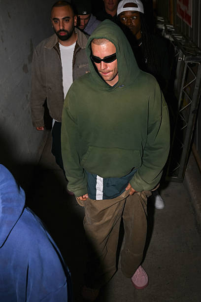 Justin Bieber’s Street-Ready Look Relaxed Green and Brown Layers