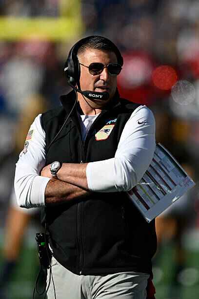 Mike Vrabel Patriots Charlotte Vest look