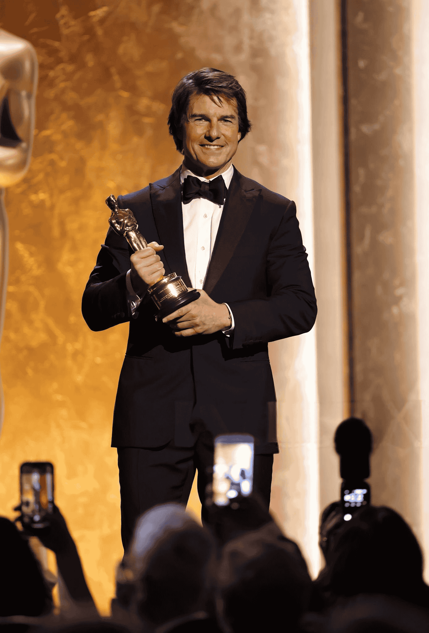 Breakdown of Tom Cruise’s Classic Midnight Blue Tuxedo Look